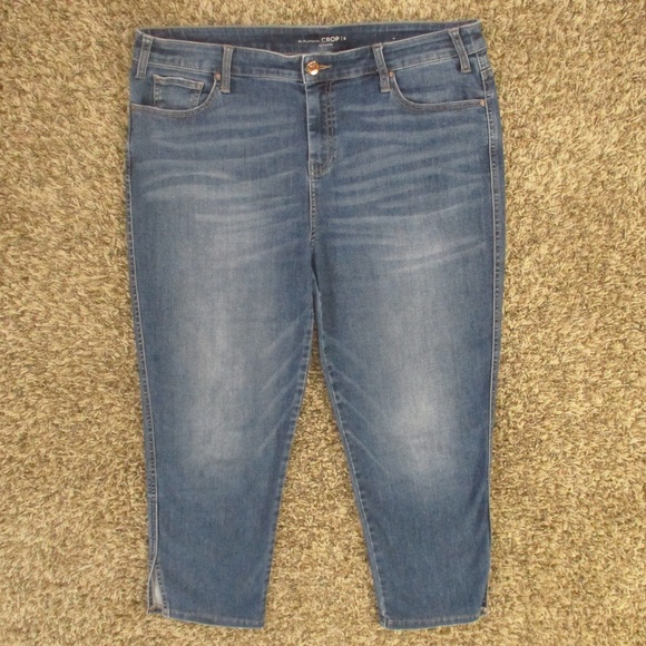 Chico's Jeans Women's 2 Medium Wash‎ The Platinum Crop Stretch Denim - Picture 1 of 7
